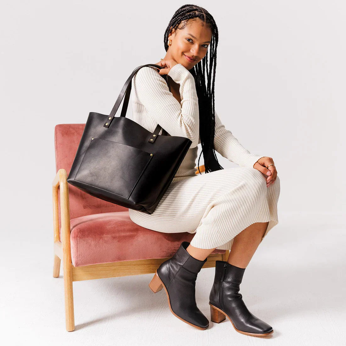 PARIS JULIA BLACK - Her style