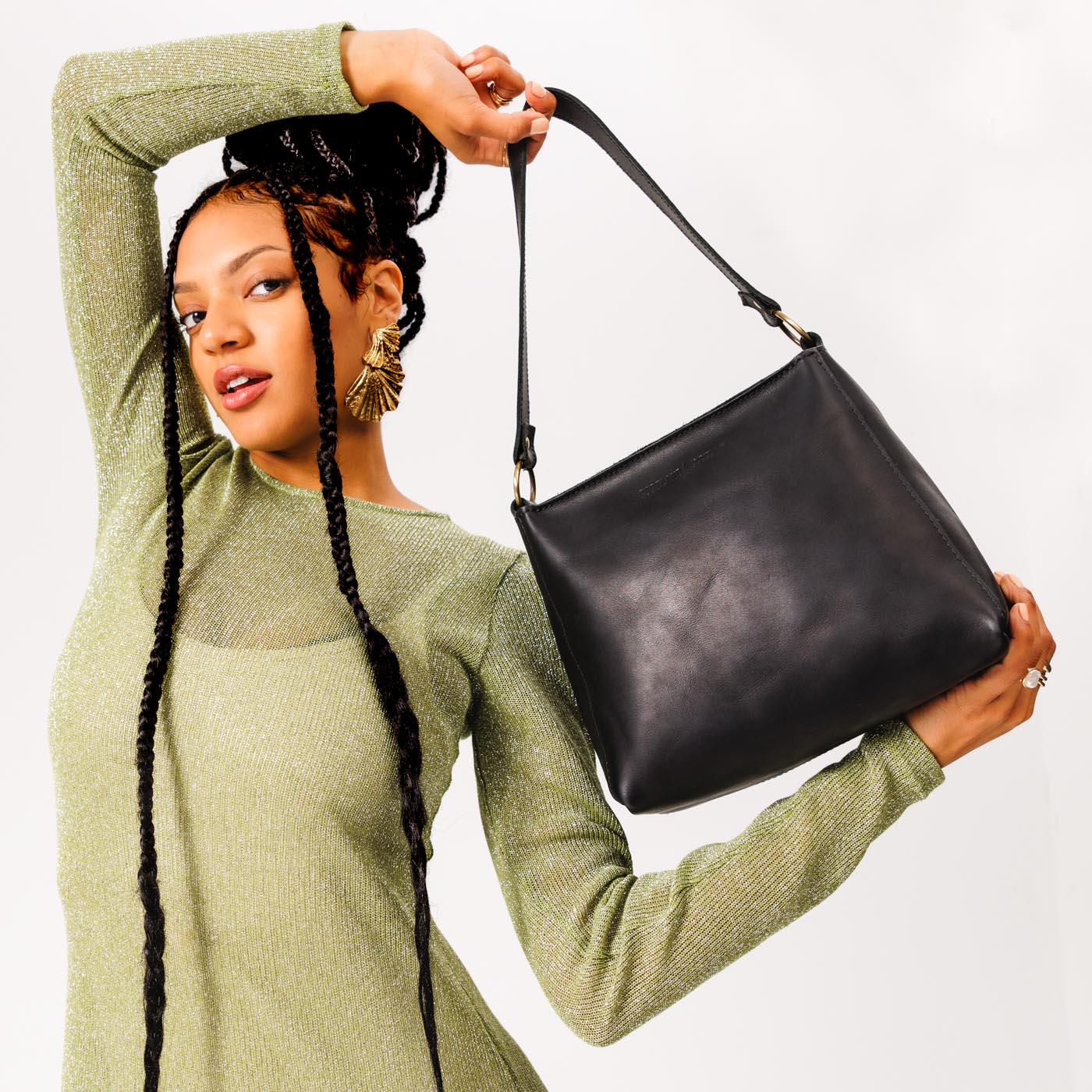 ALMOST PERFECT’ TRIANGLE SHOULDER - Her style